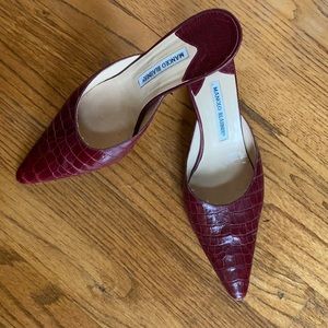 Vintage Manolo Blahnik alligator kitten heels